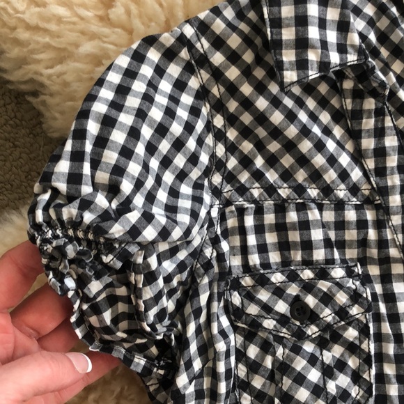 🙀$10 SALE Gingham pattern button up - Picture 3 of 4